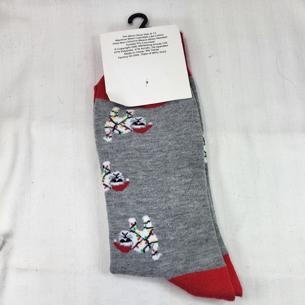 LeGale Mens SOCKS Cat Lights Santa Hat Gray Red White 1 Pair Christmas NEW - Picture 2 of 9